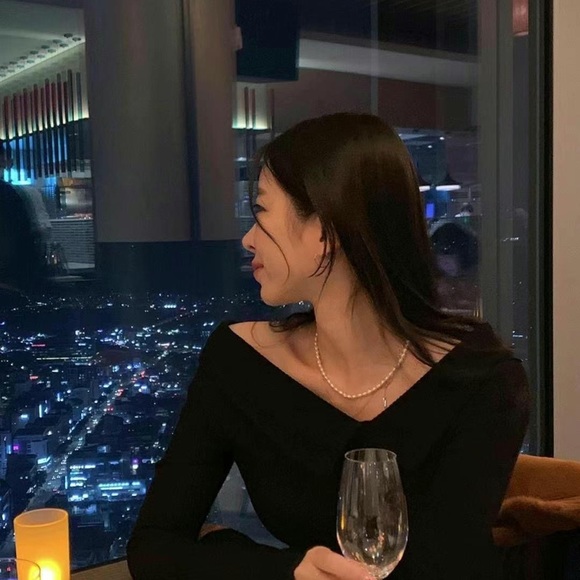 Off-shoulder sexy thin sweater. Black colour Only. 99%new condition. - Picture 7 of 10